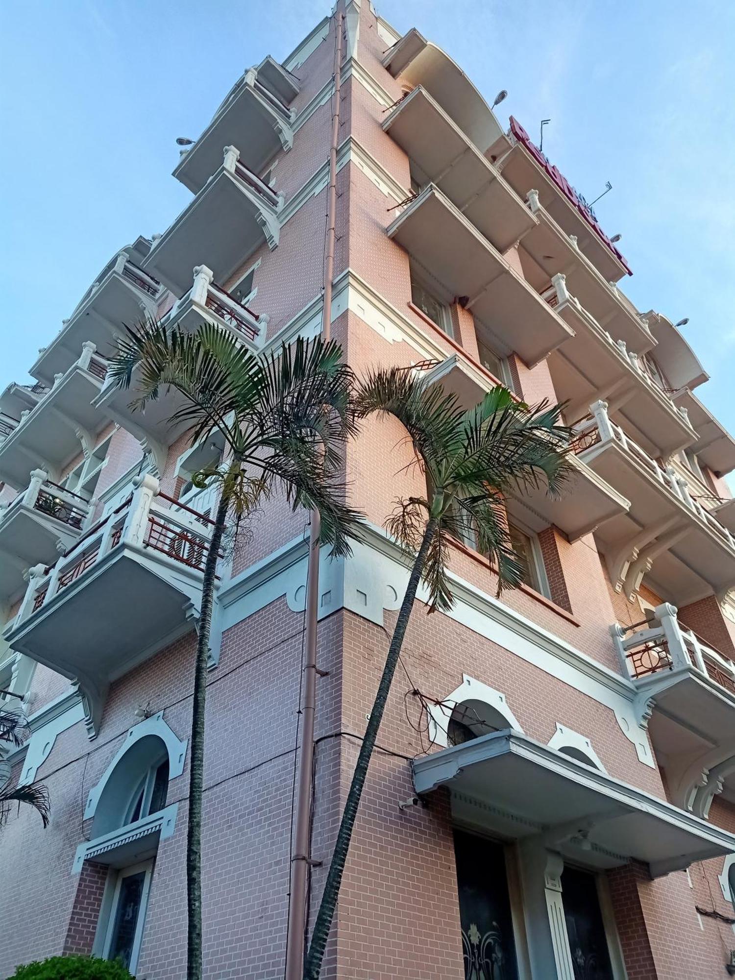 Hotel Niagara 拉旺 外观 照片